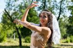 Спонтанная фотосессия: скоро танцовщица исполнит армянский танец невесты