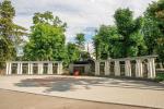 Танк-памятник освободителям Симферополя. Установлен в 1944 году в Симферополе в Пионерском парке (ныне сквер Победы) в честь освободителей города