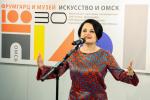 Заместитель мэра Анастасия Терпугова вручила музею подарочный сертификат