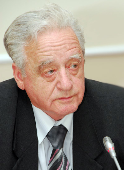 Председатель Омского отделения Союза российских писателей Александр Лейфер. 2011