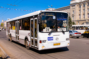 Новый автобус на улице Омска