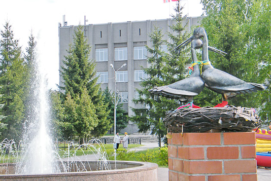  Сквер им. А. К. Серова перед администрацией Ленинского округа 